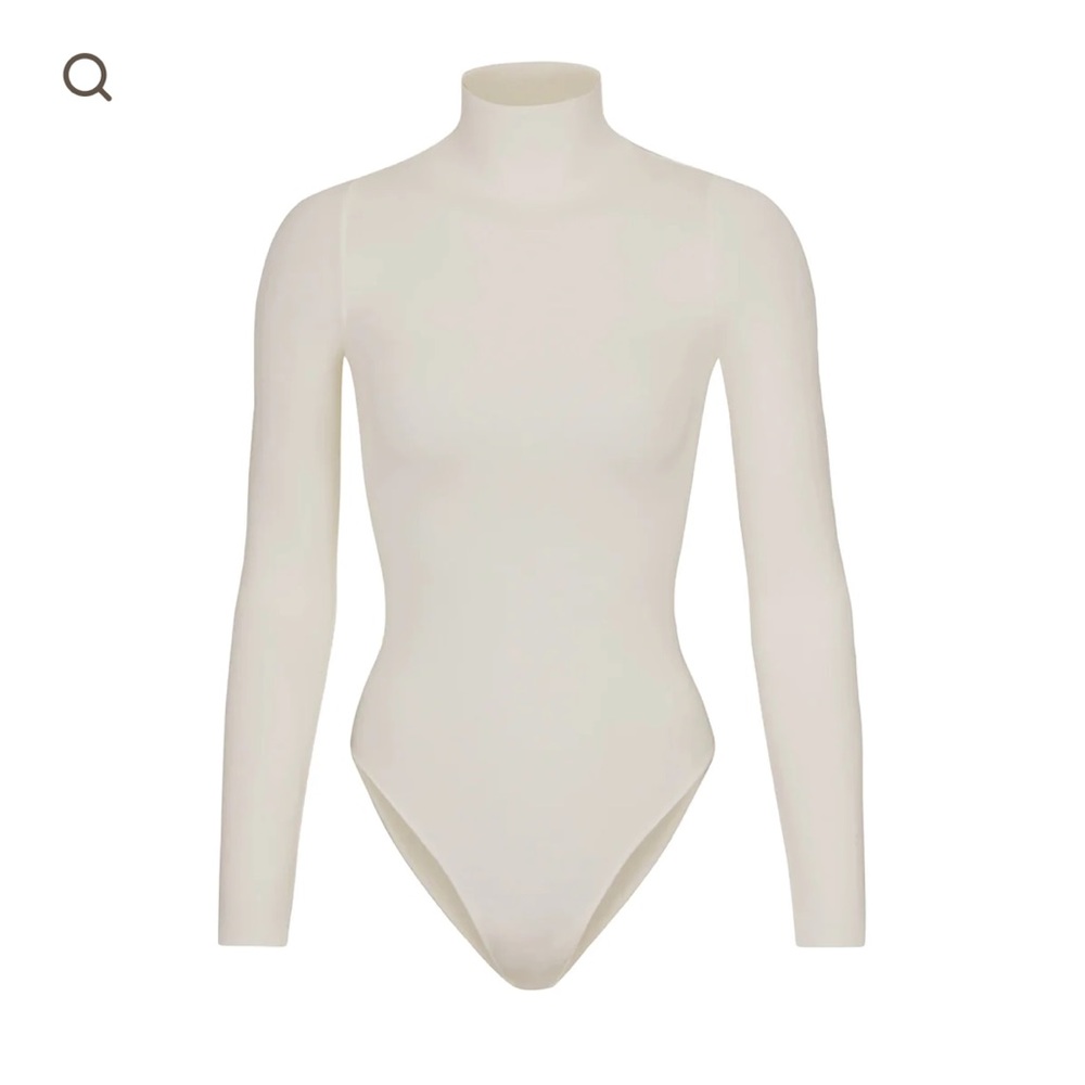 NWOT SKIMS MOC  TURTLENECK BODYSUIT SIZE L/XL color BONE
